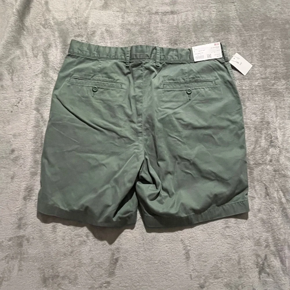 Uniqlo Chino Shorts Mens L Green 7 Inch Inseam 100% Cotton 321-477577